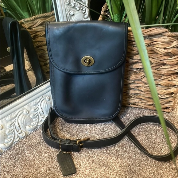 Vintage Coach black Leather Crossbody Bag
